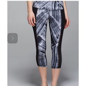 RARE EUC 2015 Lululemon Tight Fit Hot to Street Mesh Panel Heat Wave Leggings 6